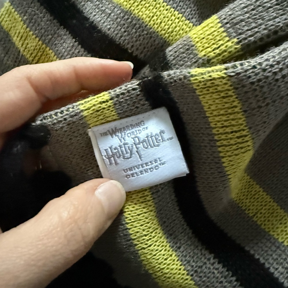 Hufflepuff Scarf - Gray and Yellow - Picture 5 of 7